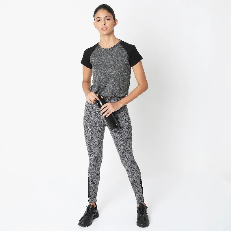 Regular Fit Solid T-Shirt Zippered Front Buttoned Front Snap Front