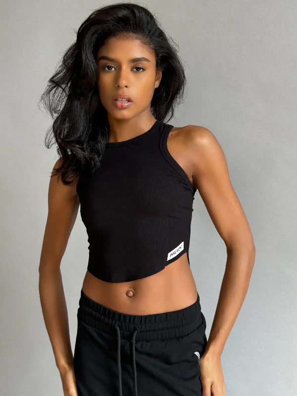 Cropped Basic Tank Top - Black halter tank top